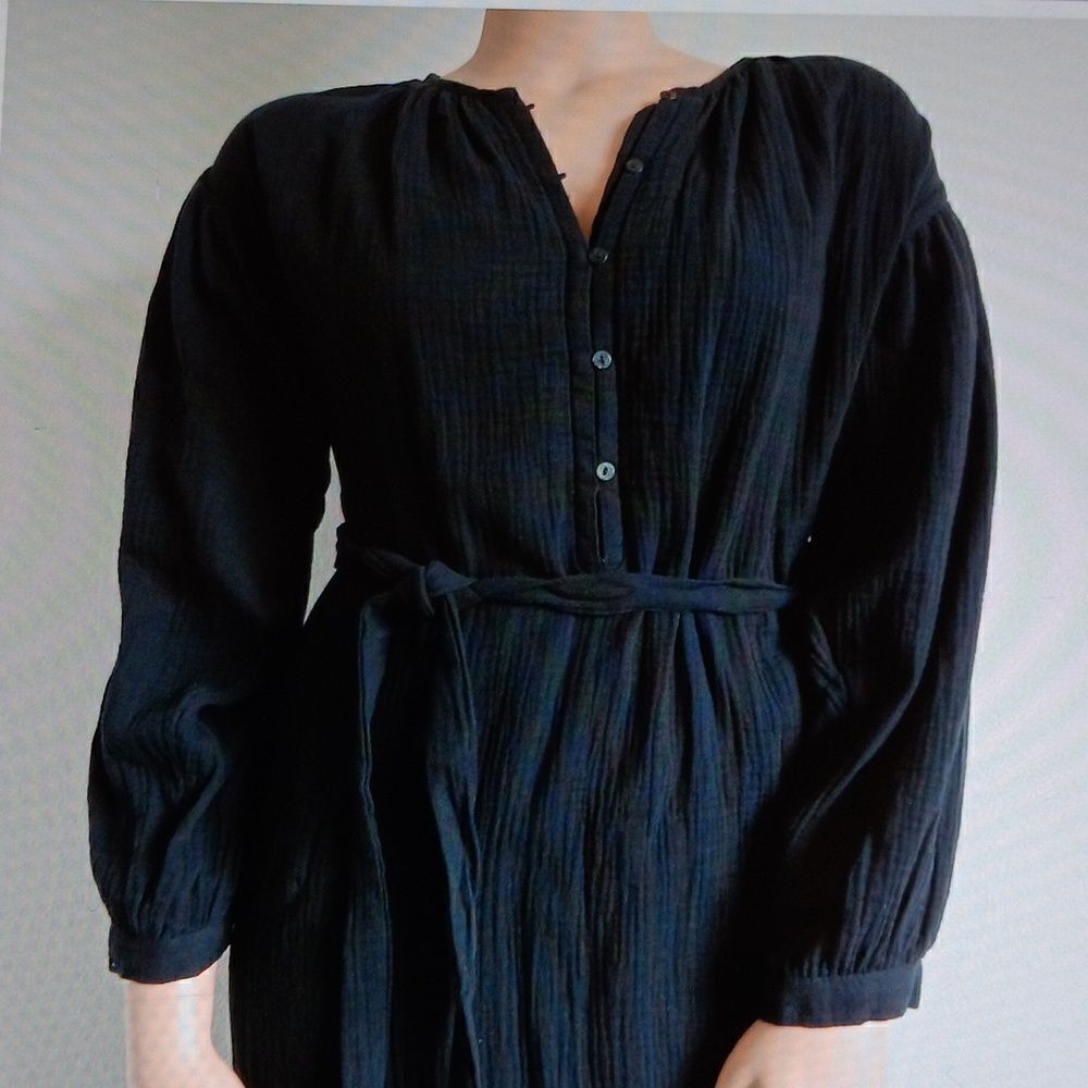 New Universal Thread Ebony Dress Size Small Pockets, Detachable Belt.